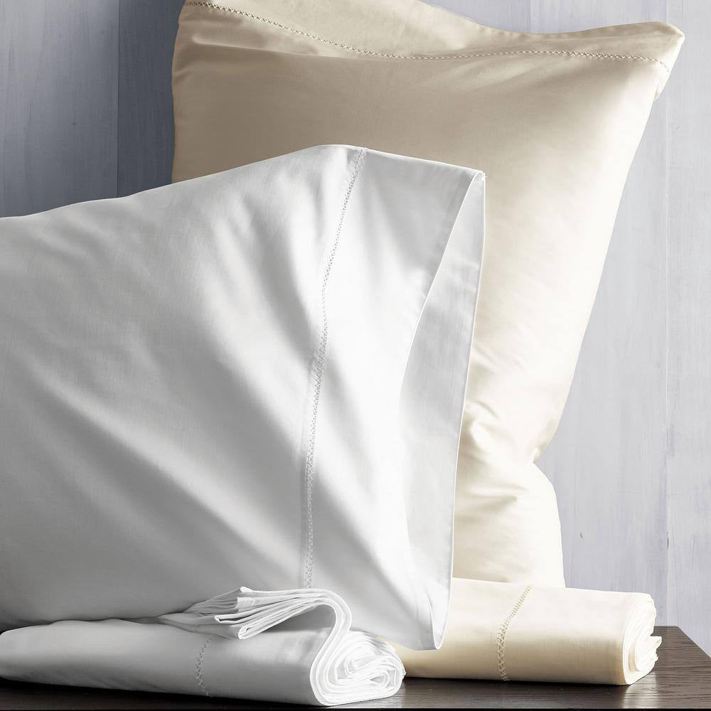 Legends Hotel Organic White Solid 300-Thread Count Legends Hotel Organic Sateen King/Cal King Flat Sheet