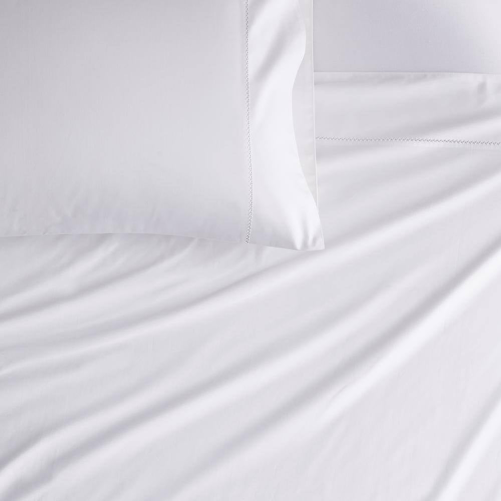Legends Hotel Organic White Solid 300-Thread Count Legends Hotel Organic Sateen King/Cal King Flat Sheet